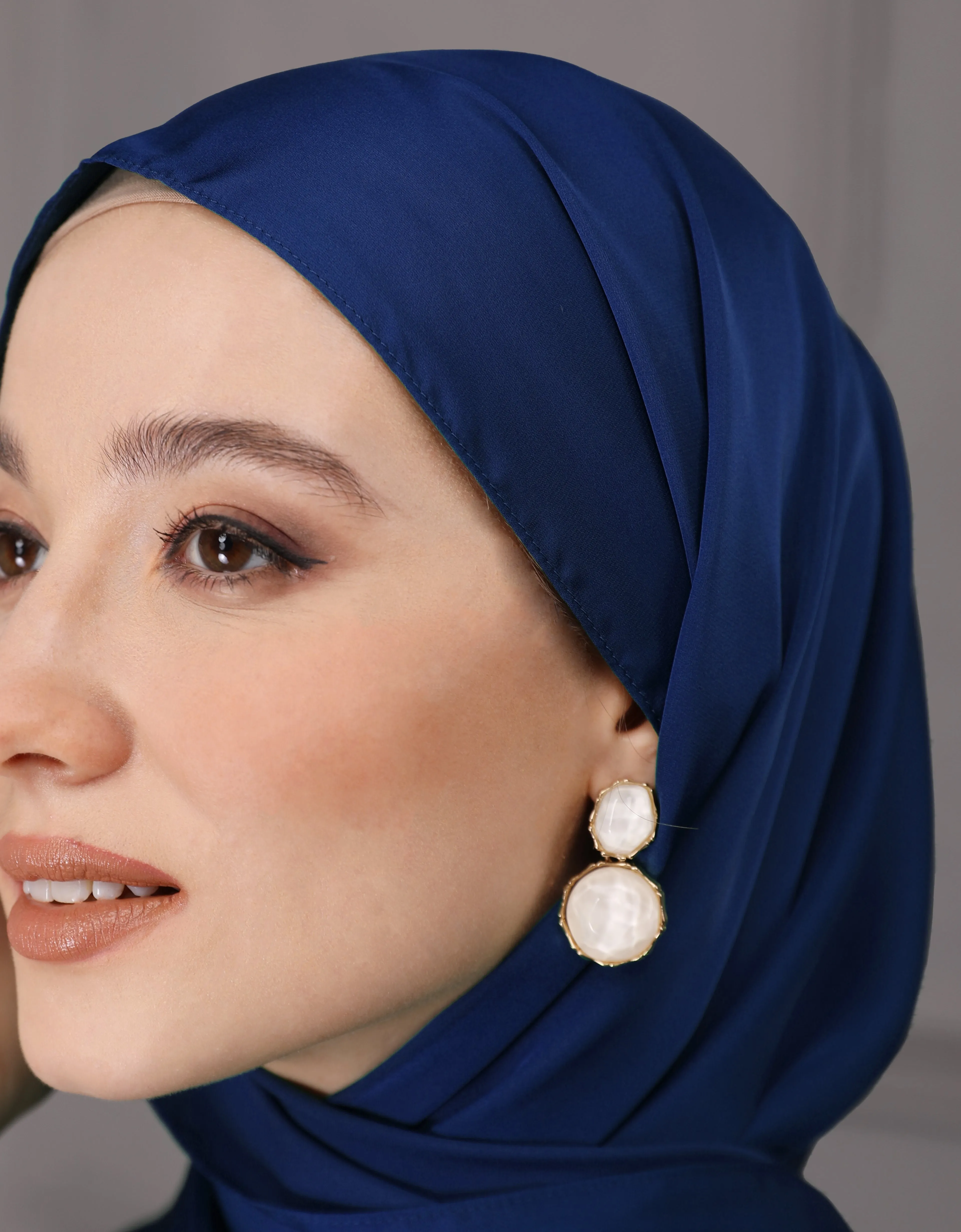 EVELYN SHAWL (NAVY BLUE)
